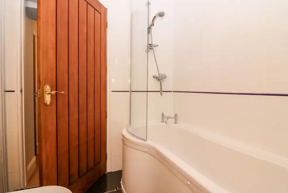 Family bathroom at Courtyard Family Cottage, Central Scotland 