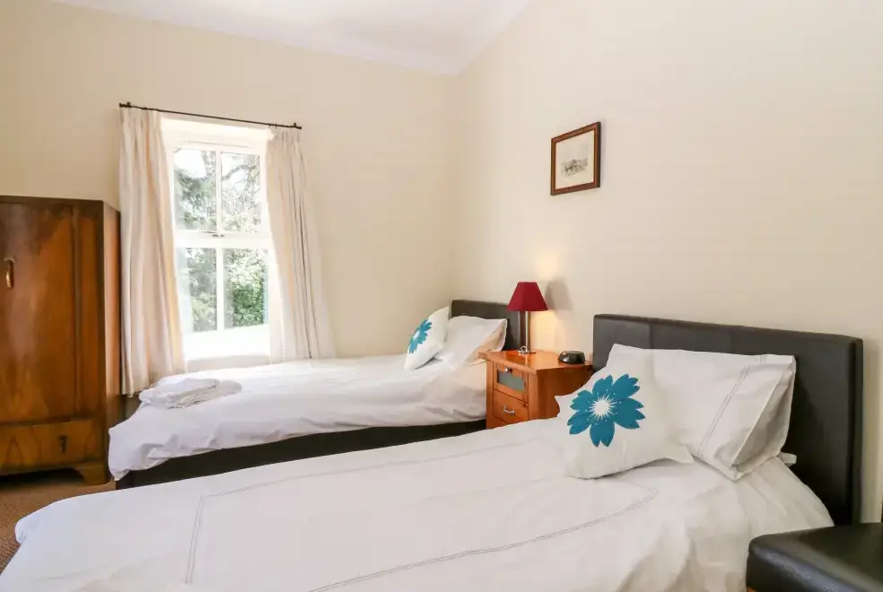 Bedroom at Courtyard Family Cottage, Central Scotland 