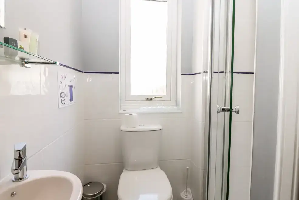 Loo at Courtyard Family Cottage, Central Scotland 