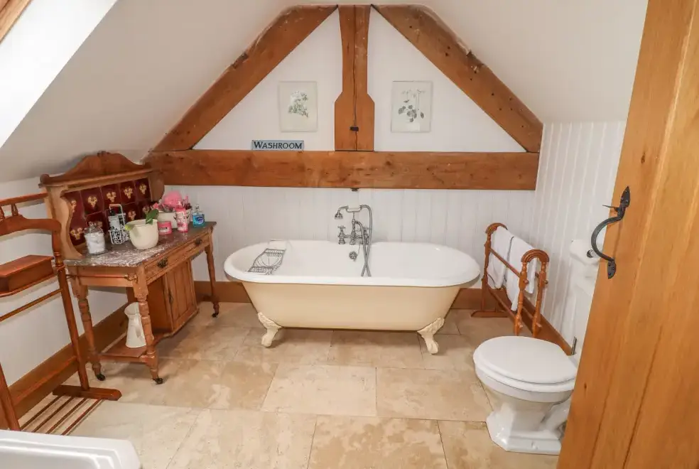 Family bathroom at Cow Barn, Peak District National Park