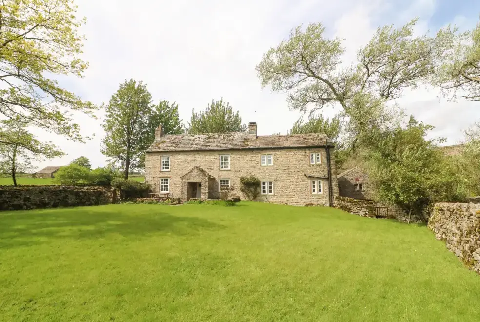 Cowstonegill, from the outside