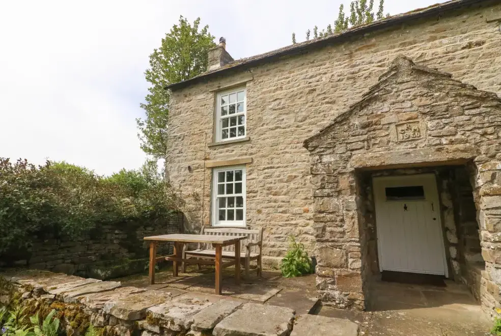 Cowstonegill, from the outside