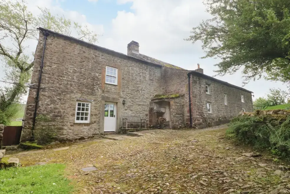 Cowstonegill, from the outside