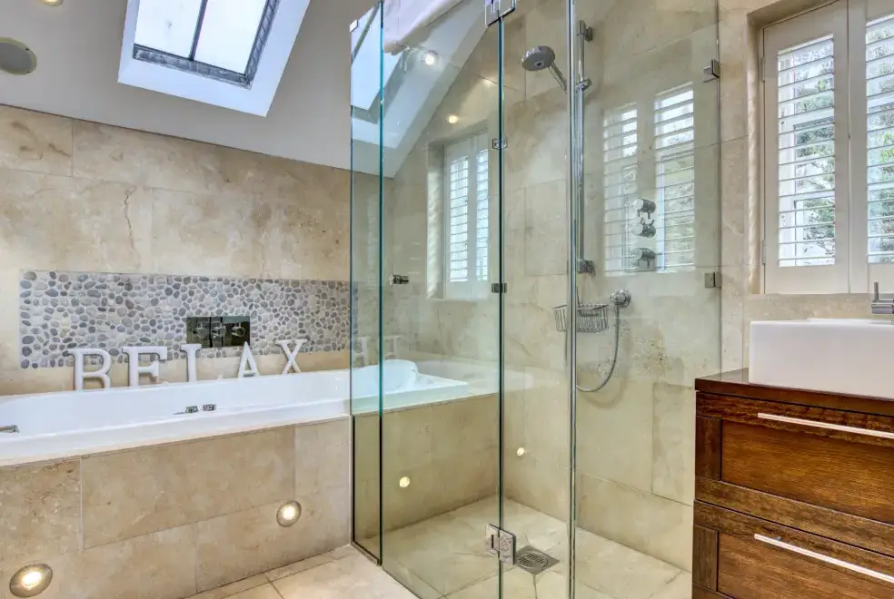 Ensuite bathroom at Crab Cottage