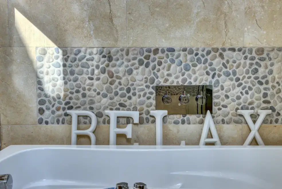Family bathroom at Crab Cottage