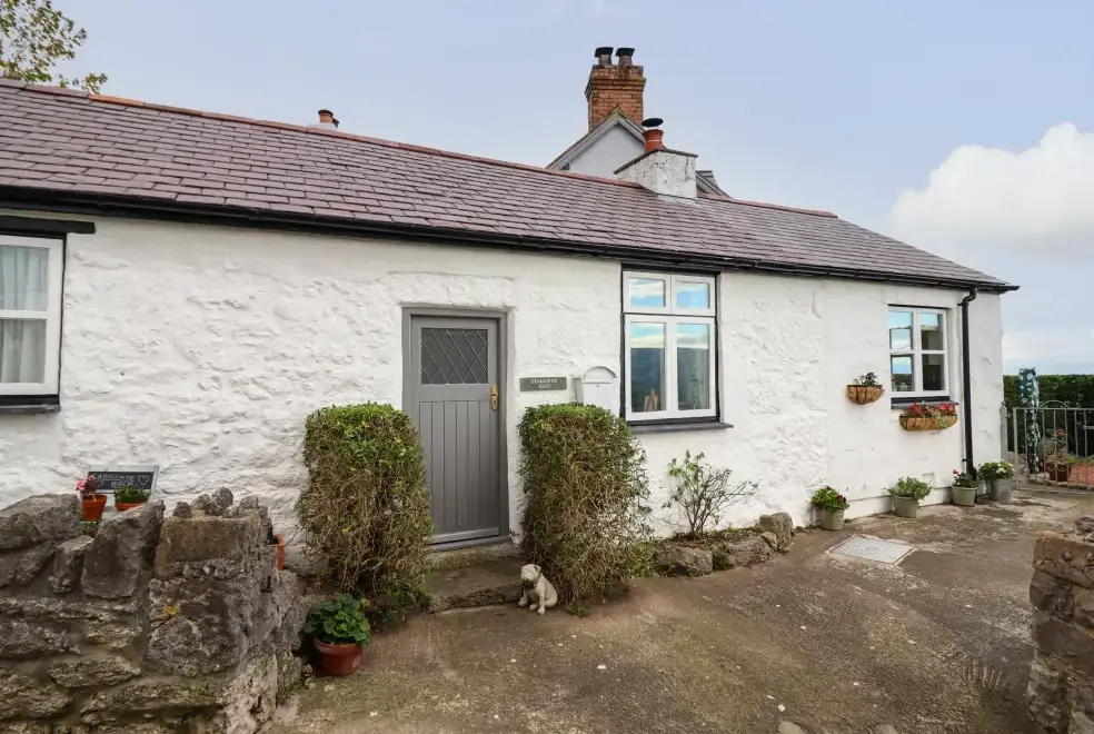 Craiglwyd Bach, from the outside