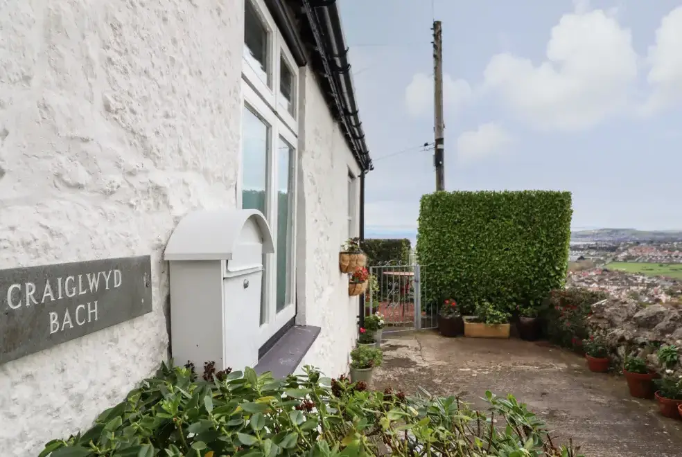 Craiglwyd Bach, from the outside