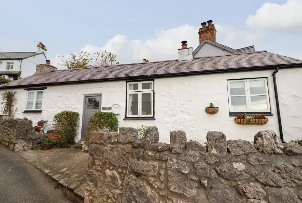 Craiglwyd Bach, from the outside