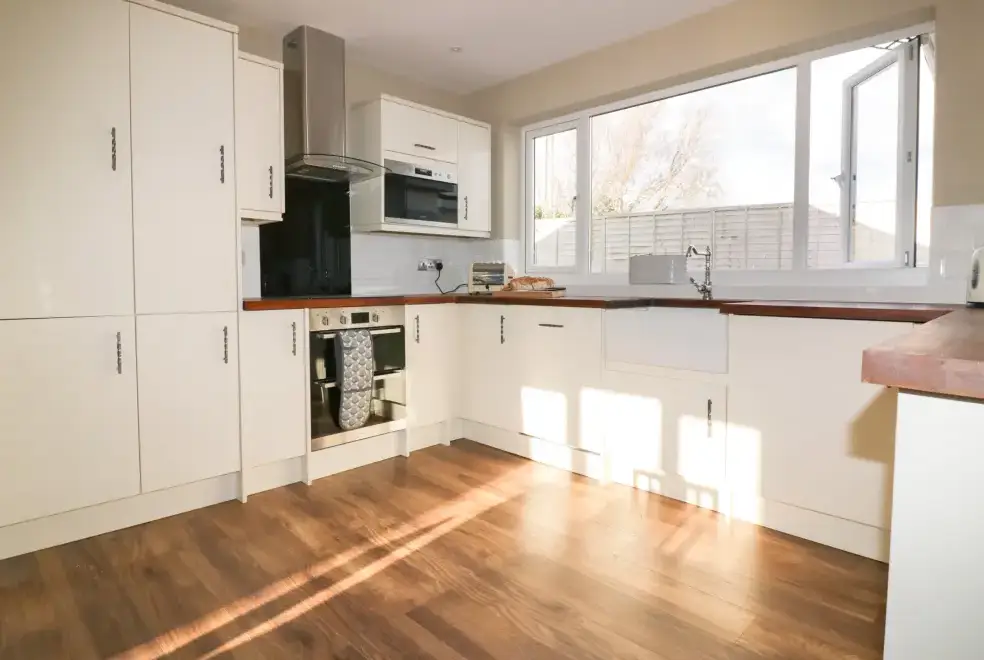 Well equipped kitchen at Crantock Lodge