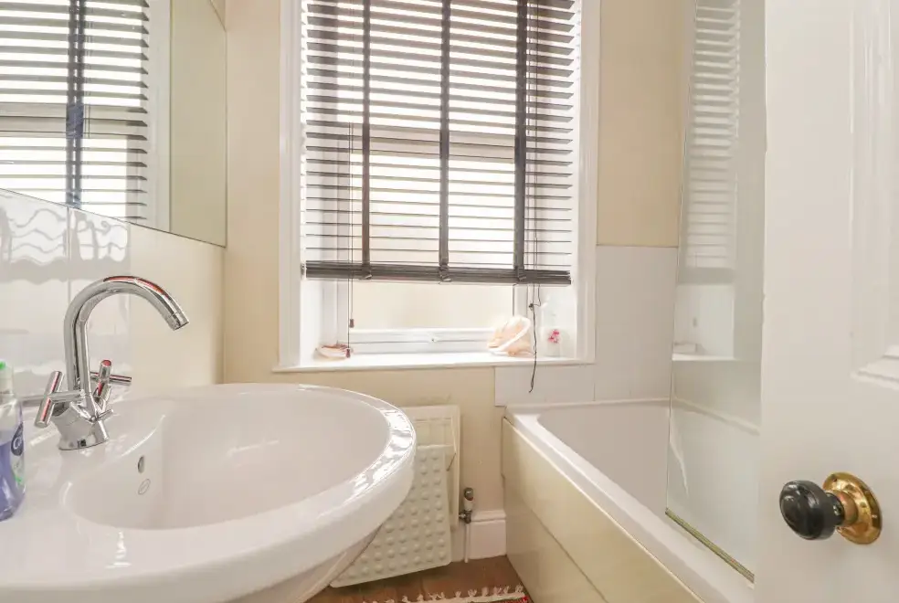 Family bathroom at Craven House