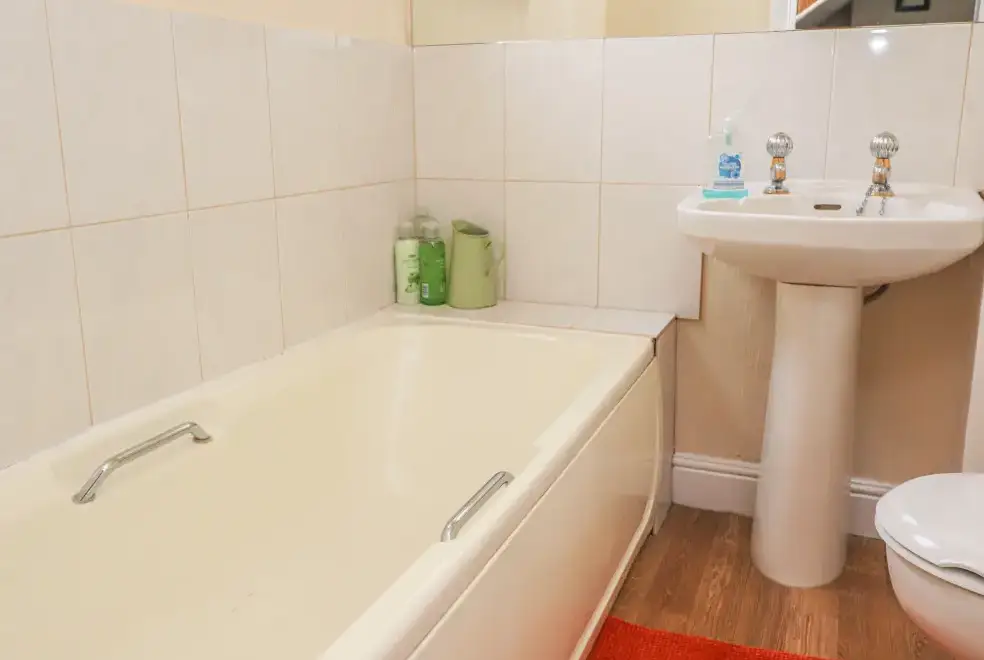 Family bathroom at Craven House