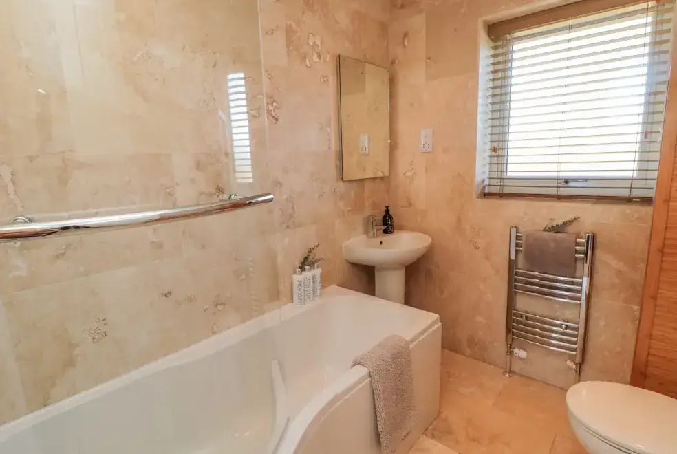 Family bathroom at Cushat House