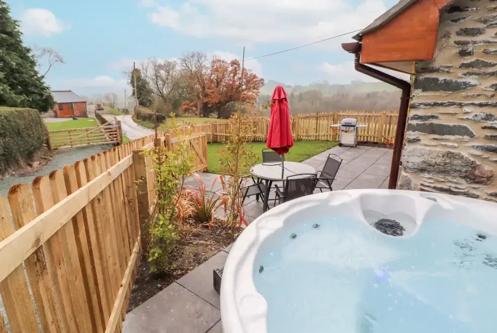Private Hot Tub at Cut Moch, Plas Moelfre Hall Barns