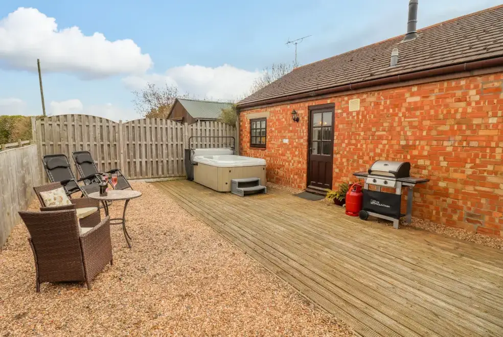 Decked area at Dairy Barn near the Cotswolds and Malvern HIlls