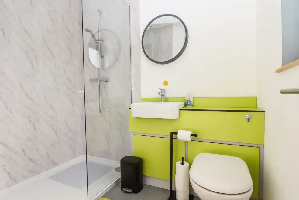 Shower room at Dale's Lodge