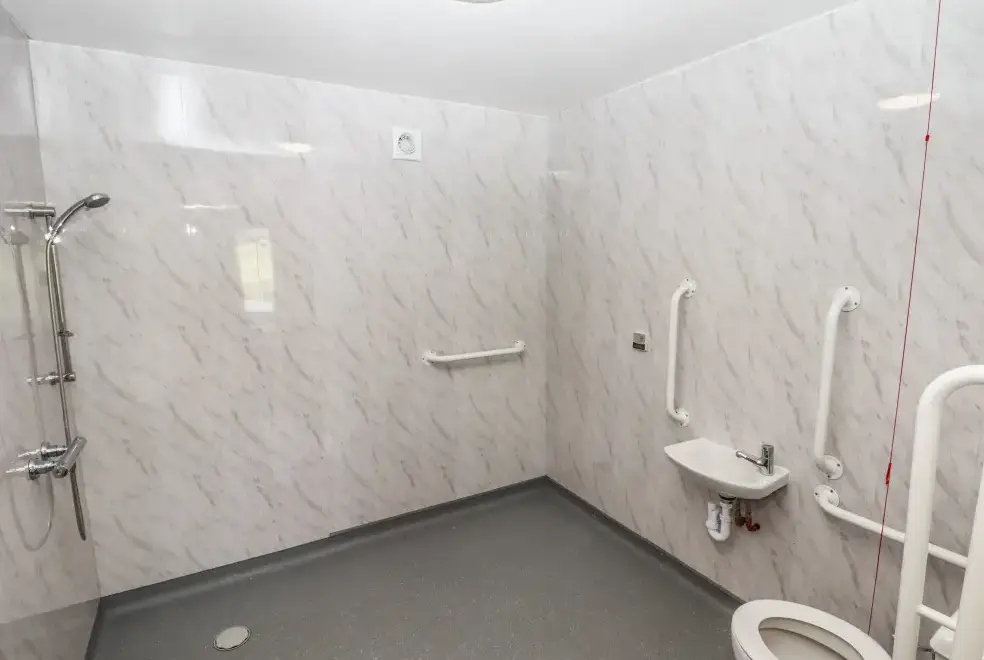 Wet room at Dale's Lodge