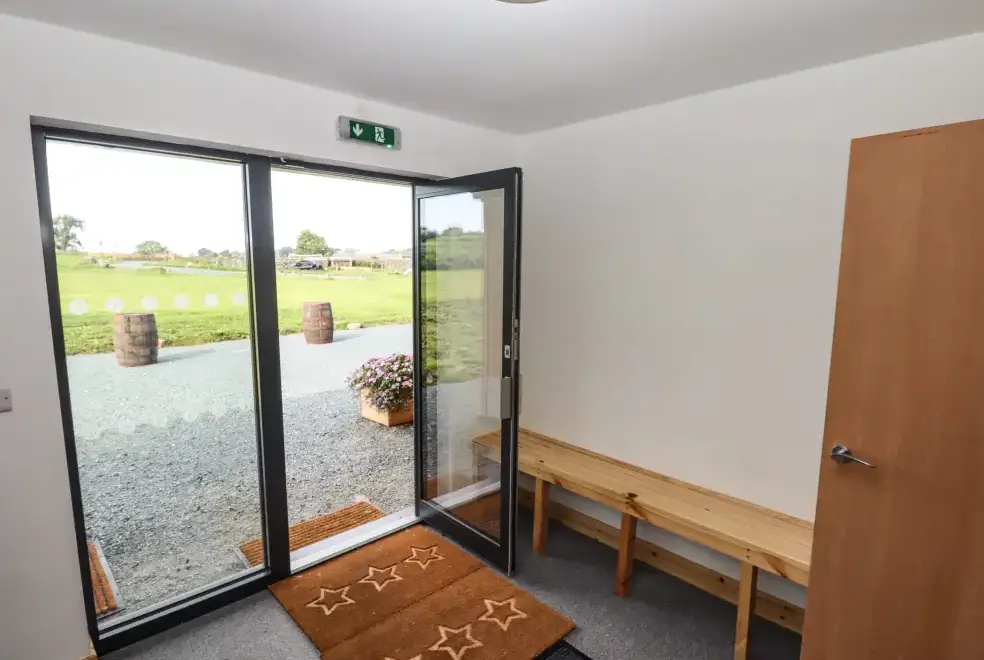 Dale's Lodge, from the outside