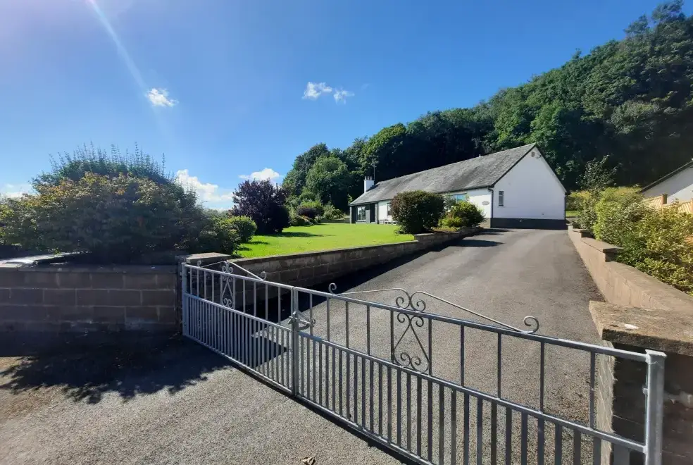 Dale View, from the outside