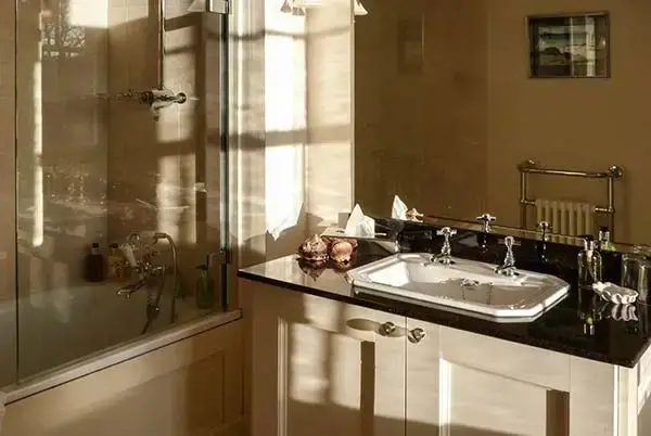 Ensuite bathroom at Dalvey House