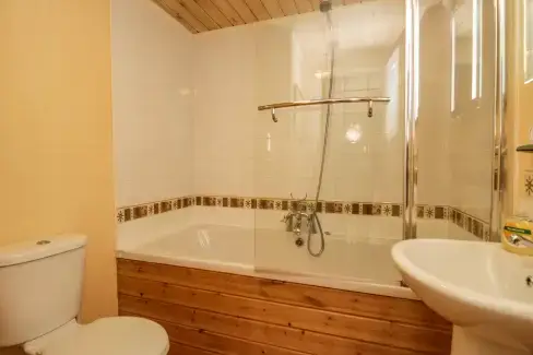 Family bathroom at Damson Lodge, Cumbria