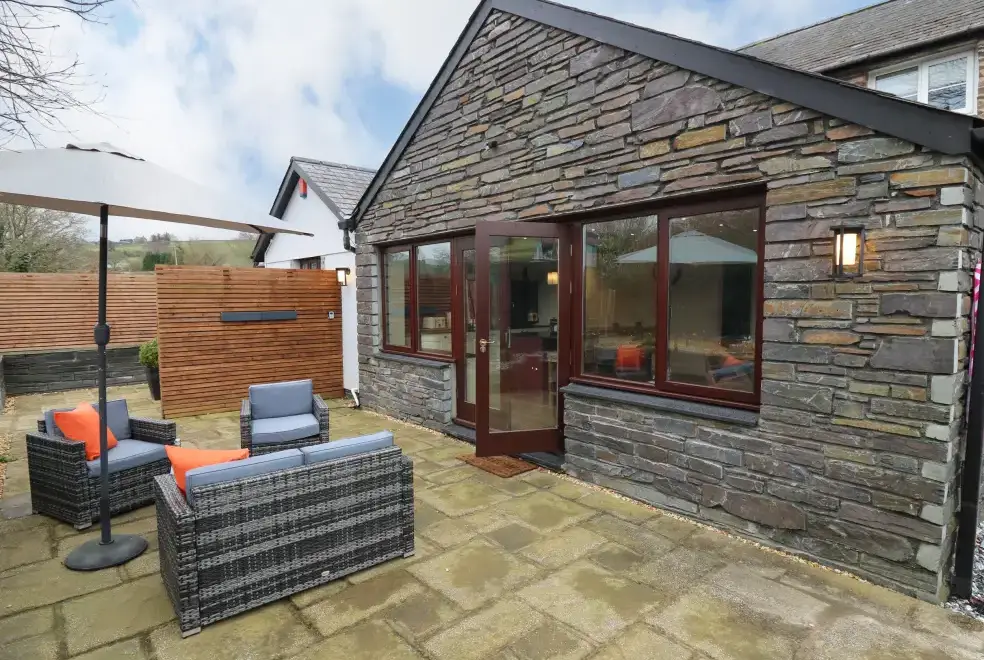 Dant Y Llew, from the outside