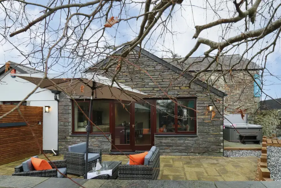 Dant Y Llew, from the outside