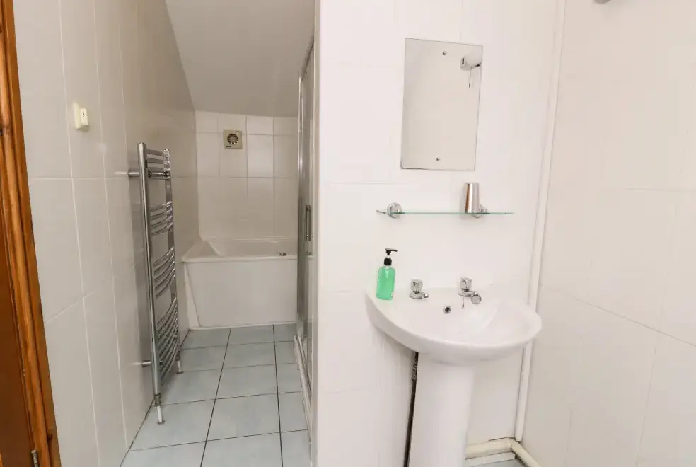 Family bathroom at Ddol Helyg Barn