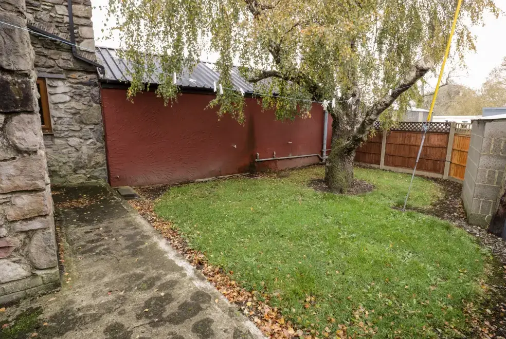 Enclosed garden at Ddol Helyg Barn