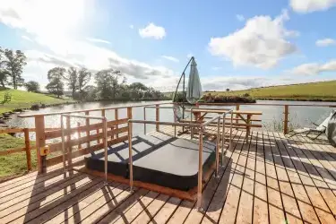 Douglas Cabin, Worcestershire, Heart of England