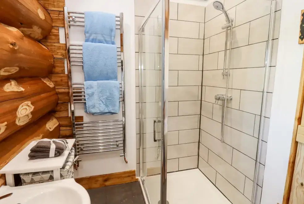 Shower room at Douglas Cabin