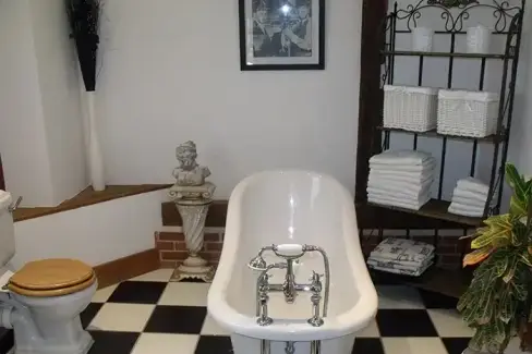 Family bathroom at Doves Barn, Suffolk