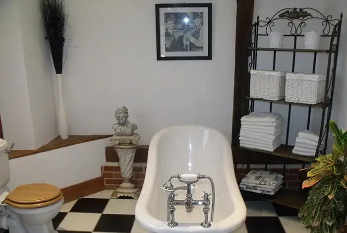 Family bathroom at Doves Barn