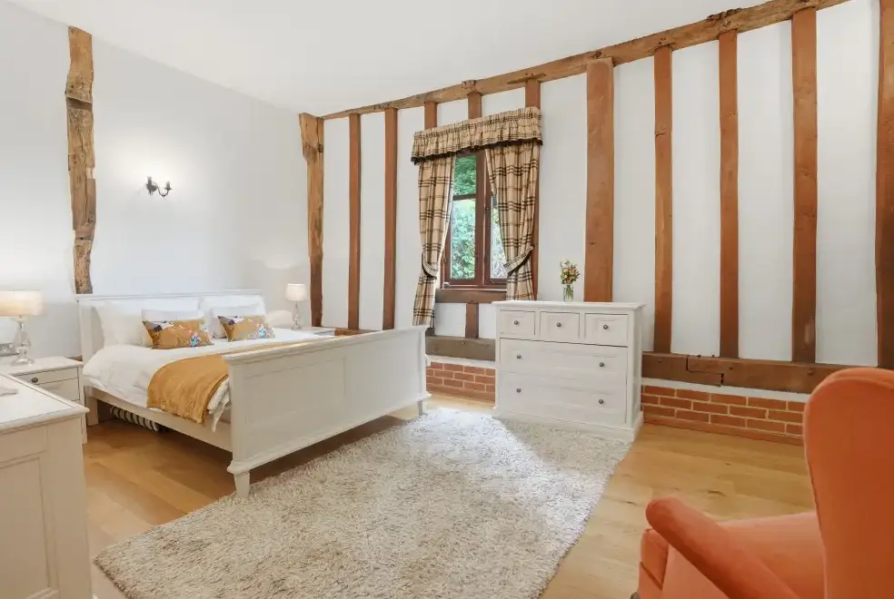 King-size bedroom at Doves Barn