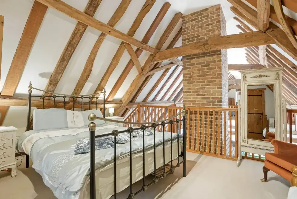 King-size bedroom at Doves Barn