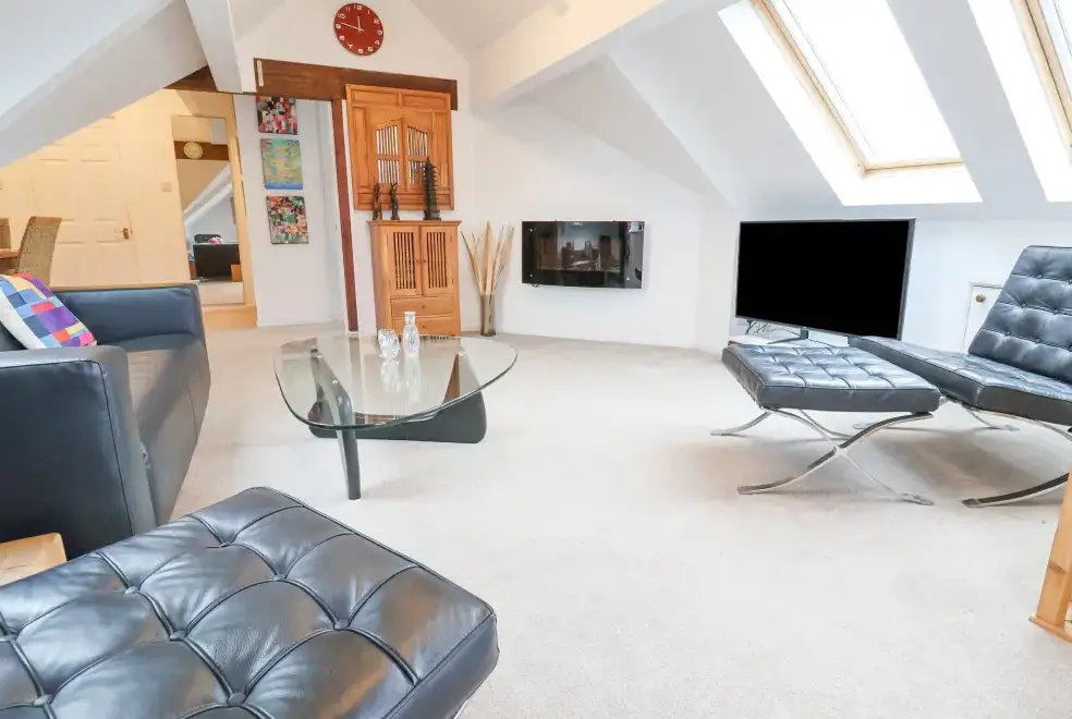 Lounge at Dragon's Den