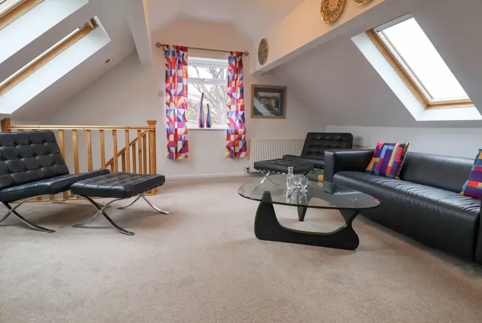 Lounge at Dragon's Den