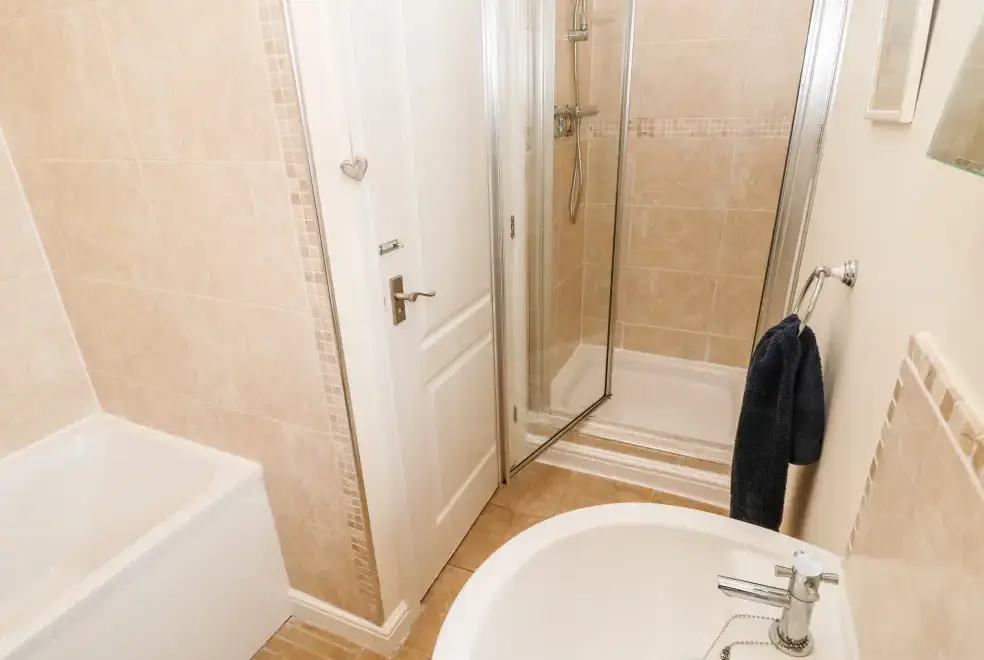 Shower room at Driftwood Apartment