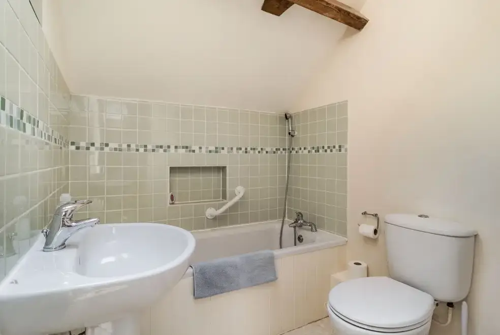 Family bathroom at Ducksfoot Barn