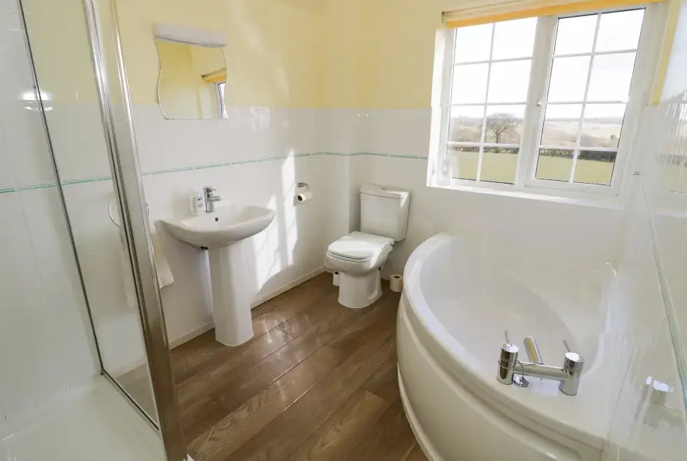 Family bathroom at Durstone Cottage