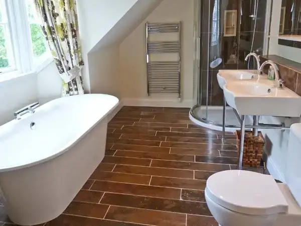 Family bathroom at Easter Urray Country Cottage