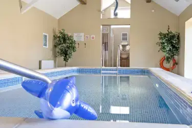 Emma's Dairy - With Indoor Pool, Sports Area & Under 5yrs play area included, Heart of England, England