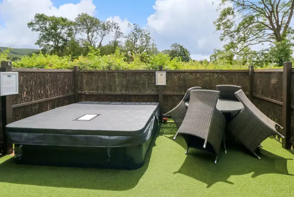 Private Hot Tub at Endeavour Lodge 4
