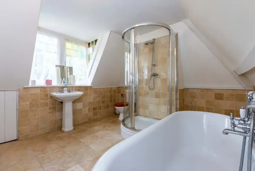 Family bathroom at Fairlea Grange