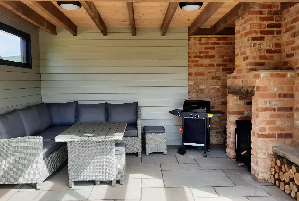 BBQ at Field Barn sleeps 2, with a private Steam Room and AirCon!