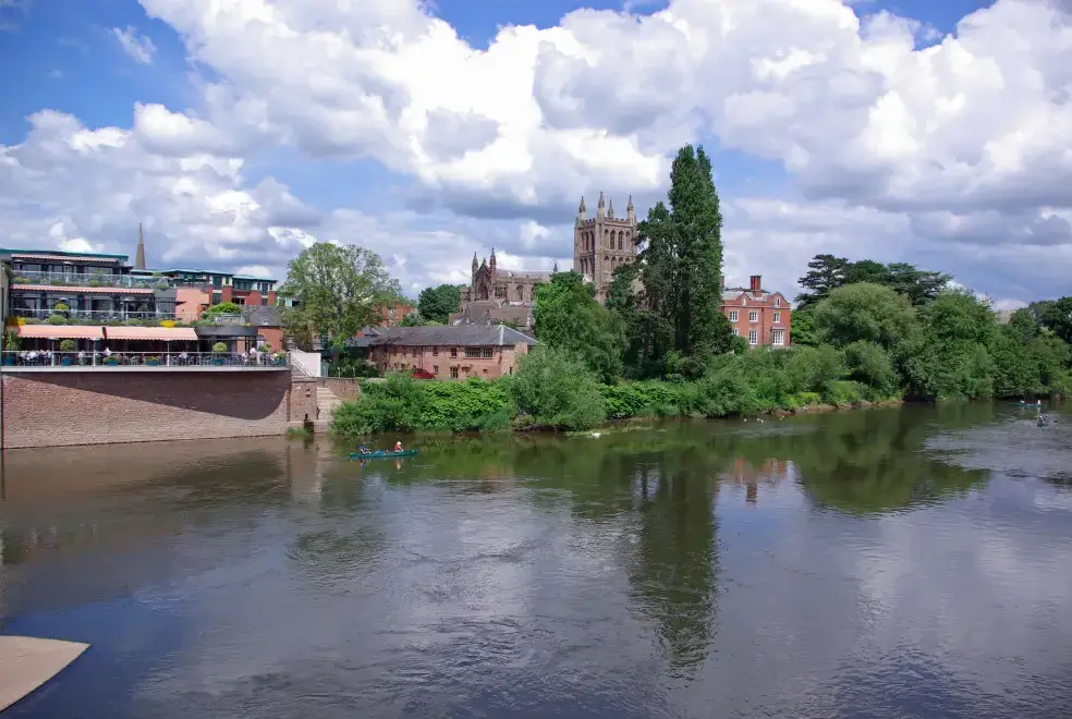 Countryside near Field Barn sleeps 2, with a private Steam Room and AirCon!