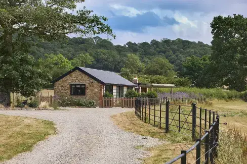 Field Barn sleeps 2, with a private Steam Room and AirCon!, Sleeps 2, last minute escape