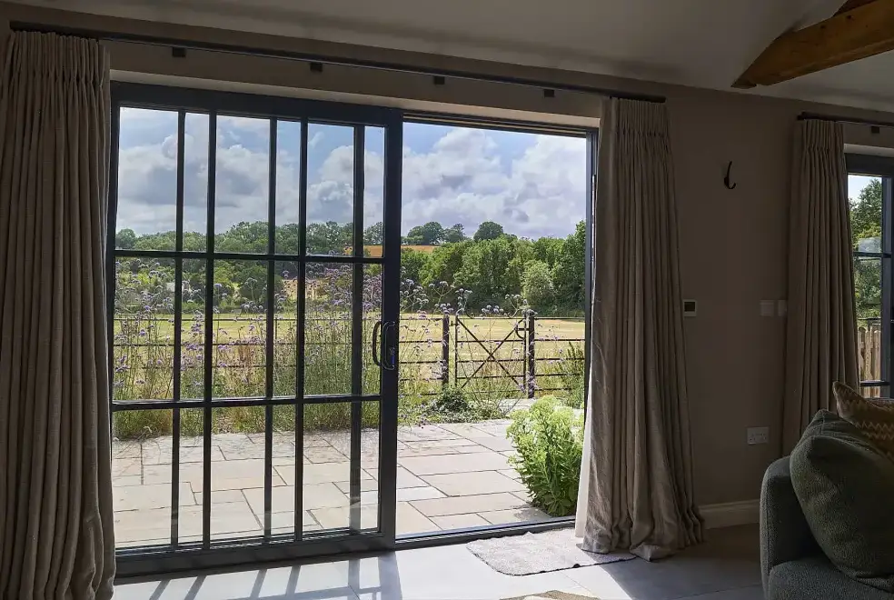 Countryside views at Field Barn sleeps 2, with a private Steam Room and AirCon!