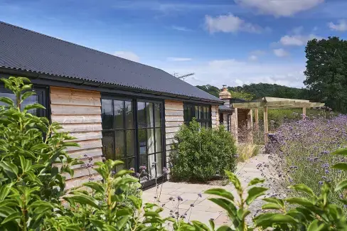 Field Barn sleeps 2, with a private Steam Room and AirCon!, Herefordshire, from the outside