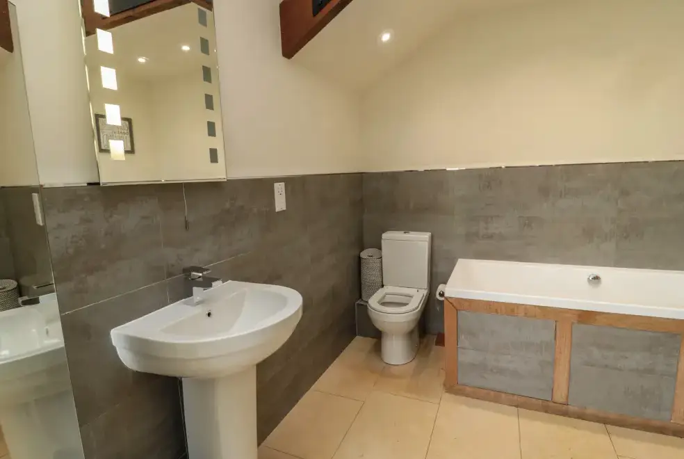 Family bathroom at Fontburn Farmhouse