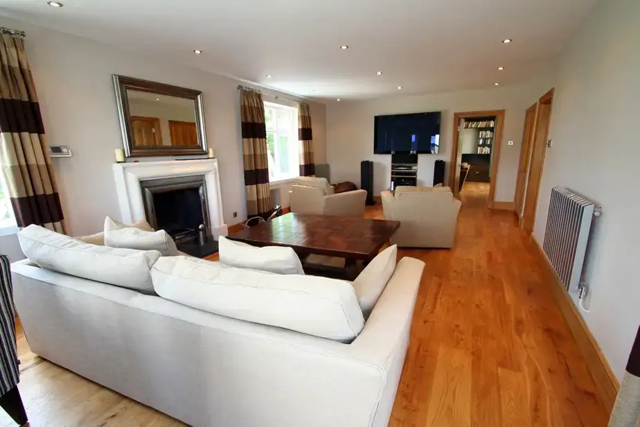 Lounge at Four Ashes (Stunning Water Views)